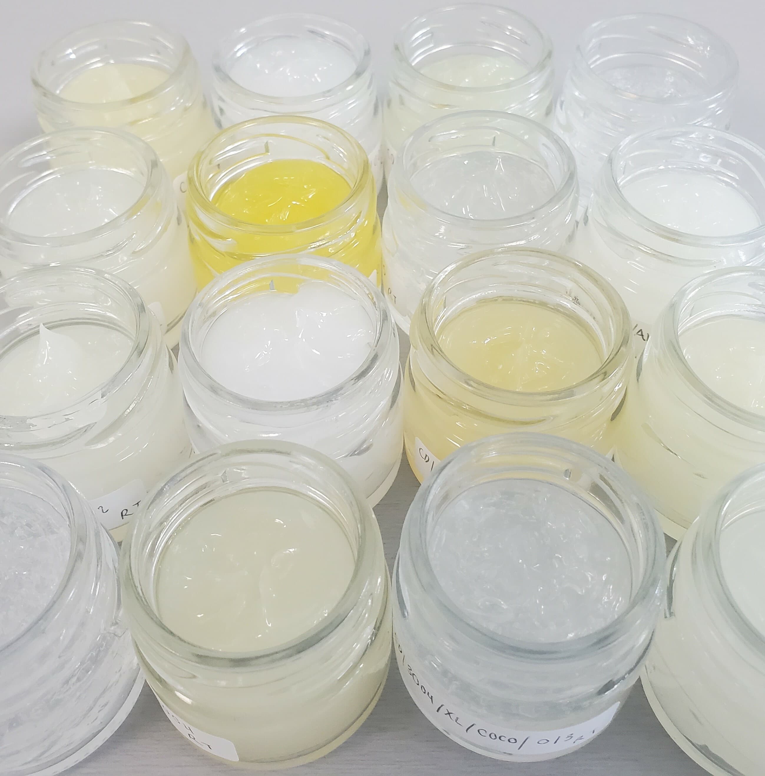 Different oil gels in pots